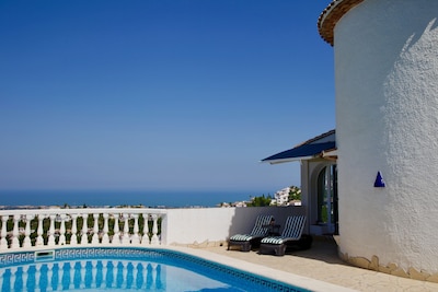 Detached villa with pool and stunning sea and mountain views 