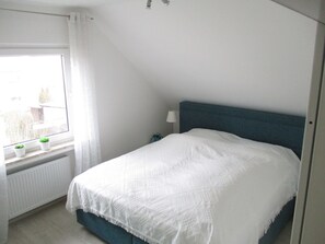 Schlafzimmer -1-