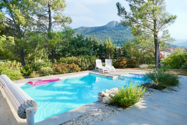 la piscine avec vues panoramiques