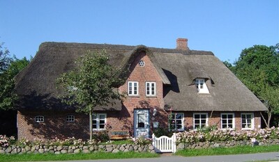 Histórica casa de paja en el norte de Frisia