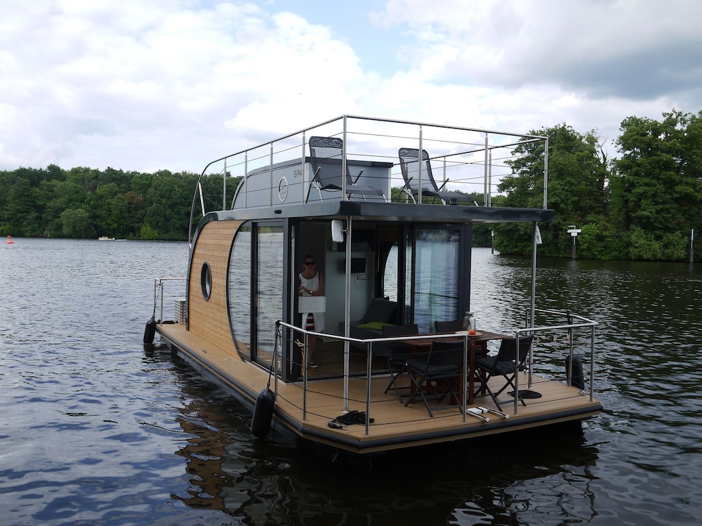Design houseboat -one tour- in Berlin and Brandenburg, no permit necessary