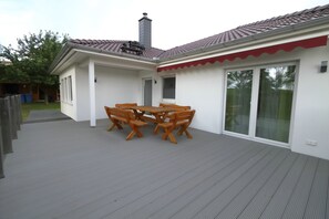 40qm Terrasse mit Masivholzsitzgruppe....
