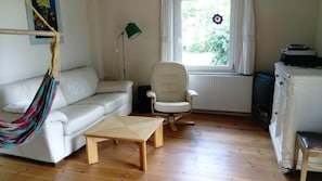 Wohnzimmer mit Schlafcouch