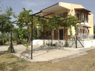 Idyllic house by the sea, the Villa "Vlichos" on Euboea