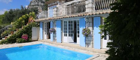 Villa Les Cerisiers Saint Jeannet - view from the South