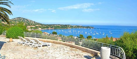 Vue de la trasse sur la Baie d'Agay