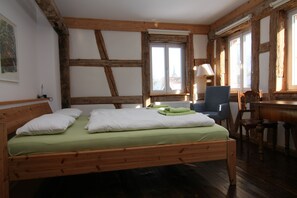 Schlafzimmer 1