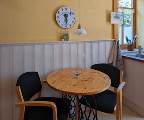 Esstisch / Dining table