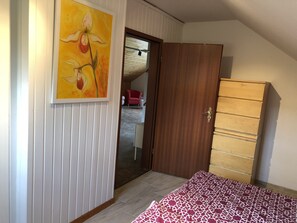 Schlafzimmer mit Doppelbett 200 x 200 cm