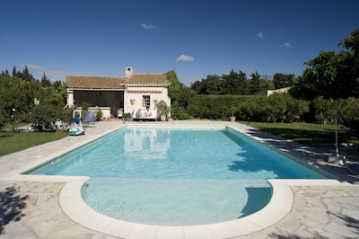 Komfort-Ferienwohnung 100qm, im provencalischen Mas mit großem Garten  und Pool