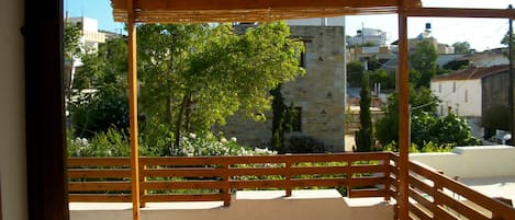 Terrasse mit schoenem Ausblick