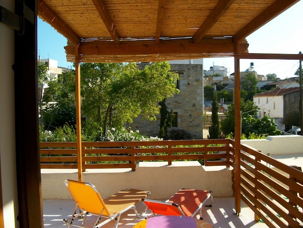 Terrasse mit schoenem Ausblick