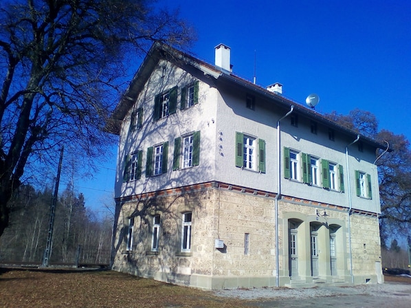 Bahnhofgebäude