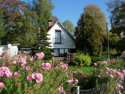 Cozy holiday home close to the Baltic Sea at the nature reserve for up to 4 people