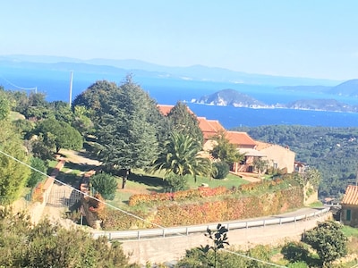 Villa de ensueño entre el mar y las montañas en la isla verde y deportiva de Elba