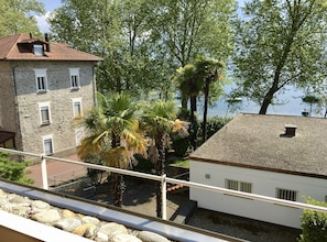 Blick vom Balkon zum Lago Maggiore