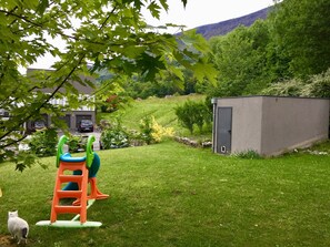 un abri de jardin pour ranger vos vélos