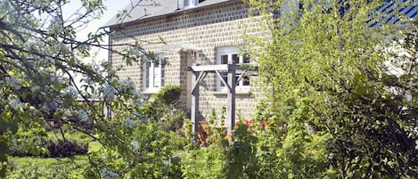 La Nesliere organic bed and breakfast
