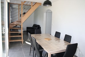 Salle Ă manger vu sur le jardin