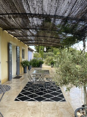 Terrasse avec pergola 