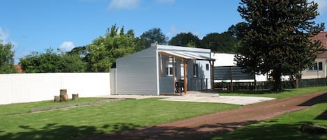 Gîte situé dans la cour close et sécurisée des propriétaires. 