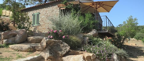 Fassade covered with natural stones