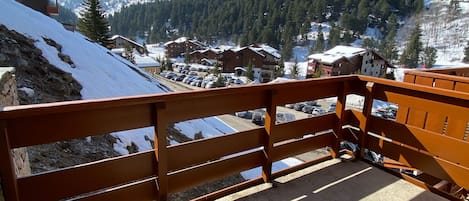 Terrasse avec vue sur le Mont Vallon