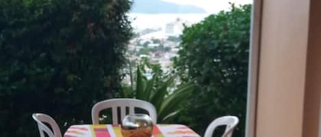 Terrasse et vue sur la baie de Fort de France