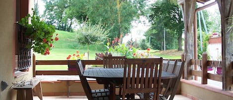 Outdoor dining