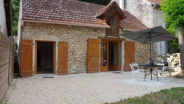 terrasse devant le gîte