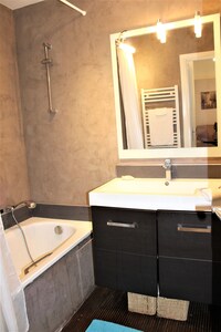 Gambetta: 2BDR Apartment