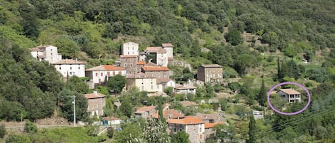 MAISON DANS LE HAMEAU DU CROS