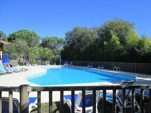 Piscine chauffée de  Pacques au 15 octobre