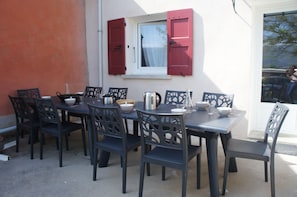 Outdoor dining