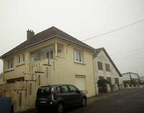 APPARTEMENT DANS MAISON AU REZ DE CHAUSSEE