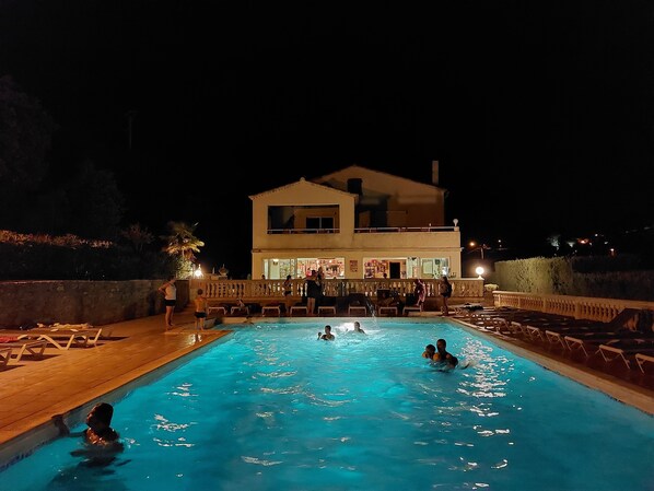 Piscine nocturne