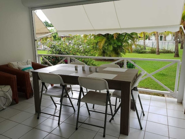 Outdoor dining