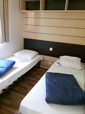 2-ème chambre avec 2 lits 1 place