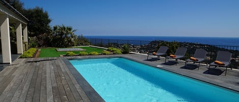 Piscine chauffée avec Vue Mer