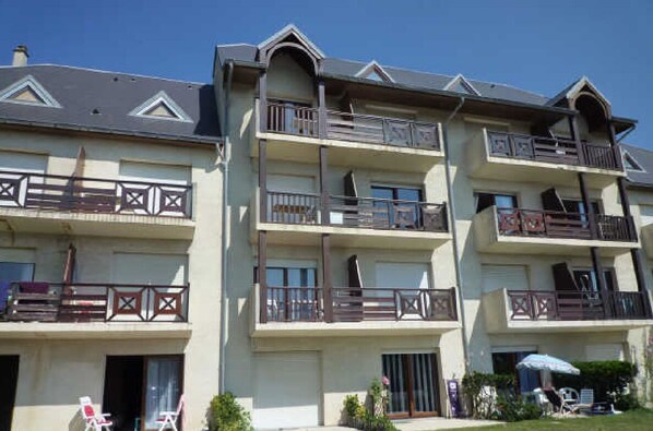 APPARTEMENT DANS UN IMMEUBLE RÉCENT 