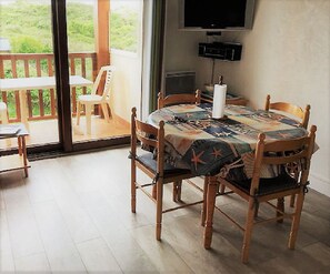 SALON - SÉJOUR DONNANT VUE SUR LE BALCON