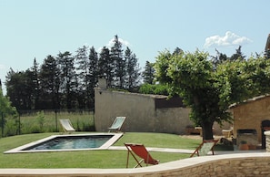 Piscine et jardin