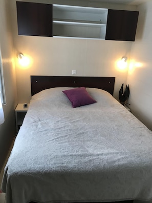 possibilité de mettre un lit parapluie dans la chambre.