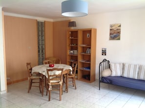 Séjour 1er étage / Dining room 1st floor
