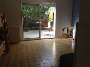 Chambre RdC sur la cour / Bedroom ground floor