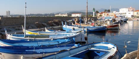 Le Port de St Elme et les pointus de pëcheurs