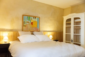 La chambre Garonne dans sa configuration 'lit double' (180*200) + lit simple