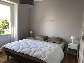 Chambre 1 avec balcon côté jardin