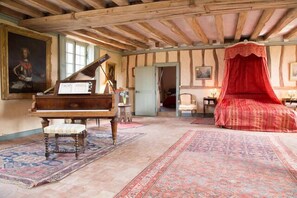 La chambre Balzac - Piano Erard en très bonne état.