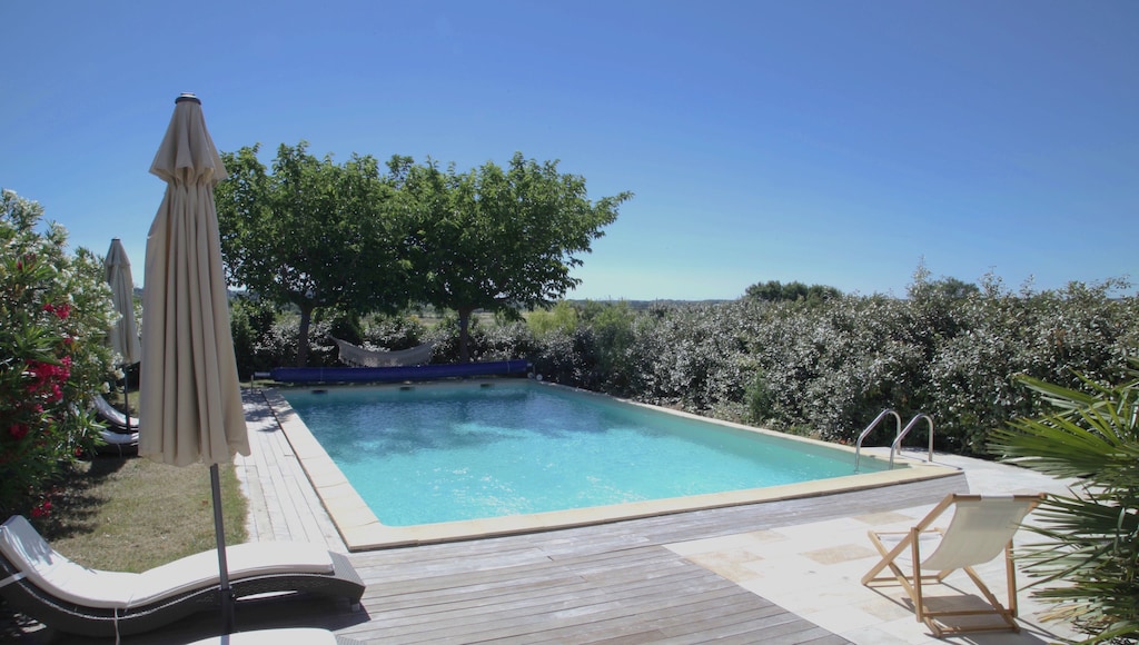 Luxusferienhaus in Weingut in Uzès, beheizter Pool, sehr